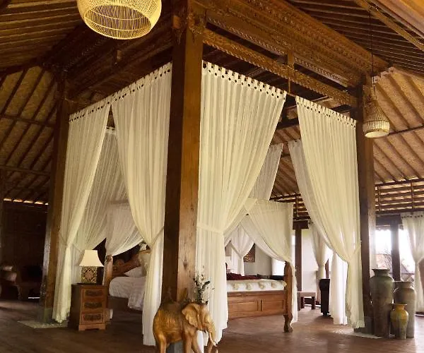 Hotel Tanah Damai